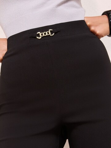 Friends Like TheseFlared/zvonoliki kroj Hlače - crna boja