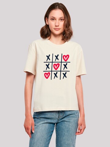 T-shirt 'Valentinstag Herz Tic Tac Toe' F4NT4STIC en beige : devant