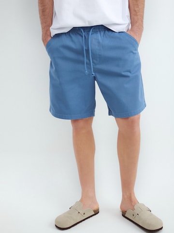 BALMOHK Loosefit Housut värissä sininen: etupuoli