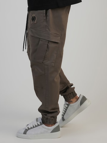 Effilé Pantalon cargo SikSilk en marron