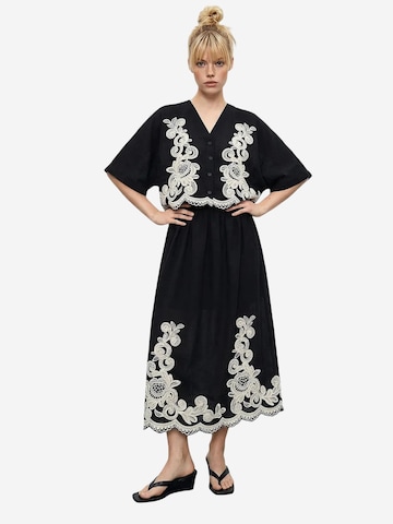 Completo pantalone di Bianco Lucci in nero: frontale