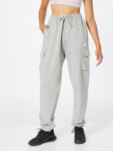 Effilé Pantalon cargo 'Club Fleece' Nike Sportswear en gris : devant