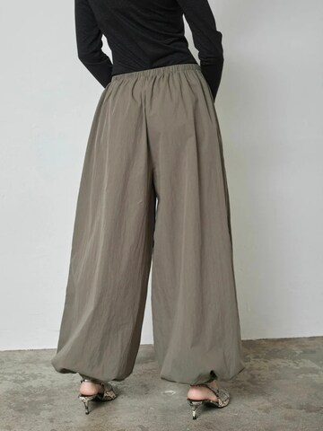 Tapered Pantaloni modello harem 'Acasia' di co'couture in verde