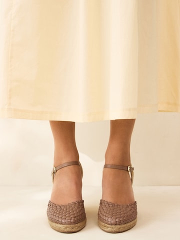 Décolleté sling 'Forever Comfort®' di Next in marrone