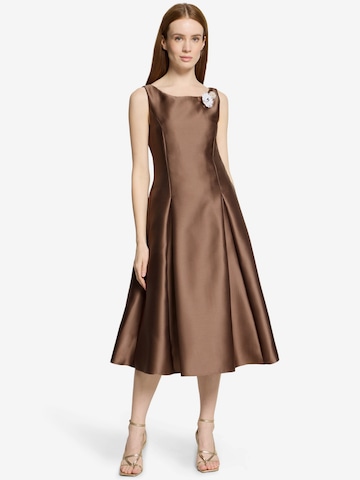 Vera Mont Mekko värissä ruskea: etupuoli