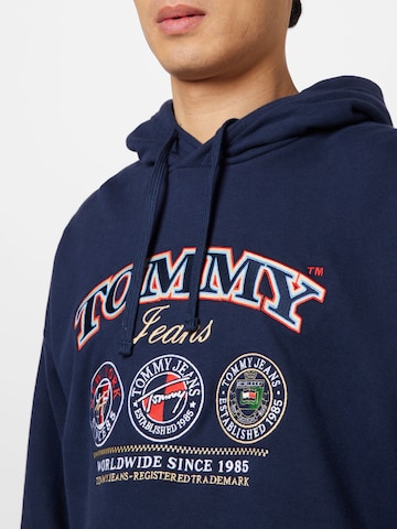 Tommy Jeans كنزة رياضية بلون أزرق