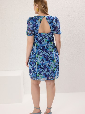 Trendyol Curve Sukienka w kolorze niebieski