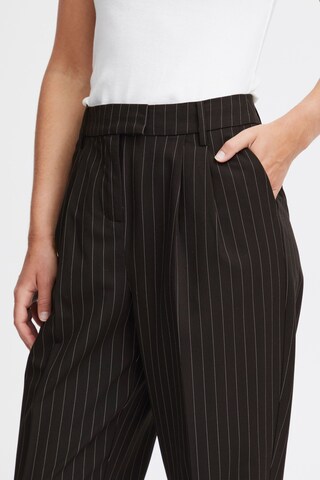 Regular Pantalon à plis 'Callie' Fransa en noir