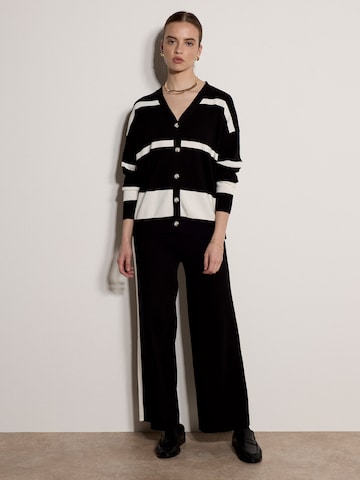 Cardigan bavarois ' ' Apricot en noir : devant
