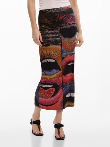 Fustă de la Desigual pe negru: față