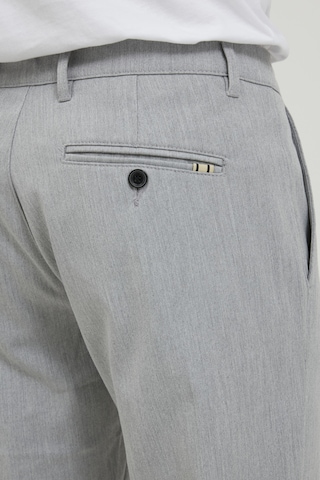 !Solid Slimfit Hose 'TO Frederic' in Grau
