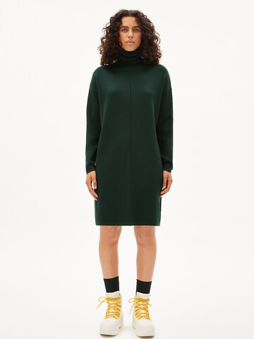 Robe 'Stina' ARMEDANGELS en vert