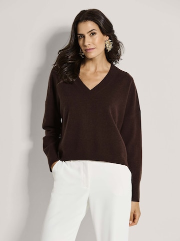 MADELEINE Trui in Bruin: voorkant