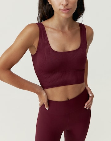 Born Tussenjas ' Yami ' in Rood