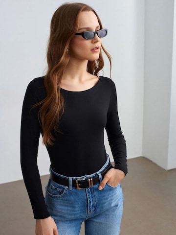 Dilvin - Blusa body em preto: frente