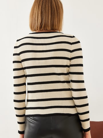 Bianco Lucci Пуловер в бежово