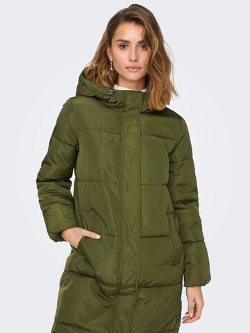 JDY Зимно палто в зелено