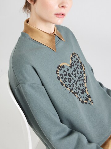 ABOUT YOU Shirt 'Fee' in Green