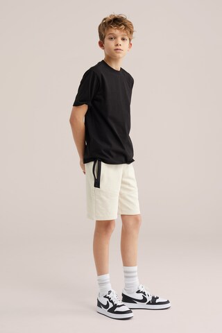 WE Fashion Regular Trousers in Beige