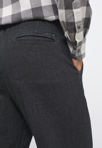 MUSTANG Tapered Chinohose in Grau