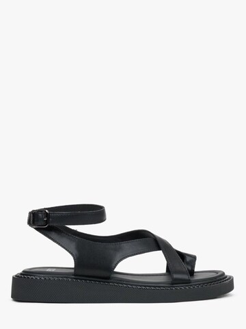 Estro Sandals '22-21' in Black