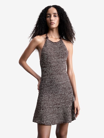 Desigual Sukienka z dzianiny w kolorze brązowy: przód