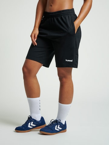 Hummel Regular Workout Pants in Black: front