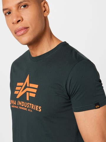 ALPHA INDUSTRIES T-shirt i grå