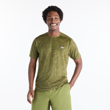 new balance Funktionsshirt in Grün: Vorderseite