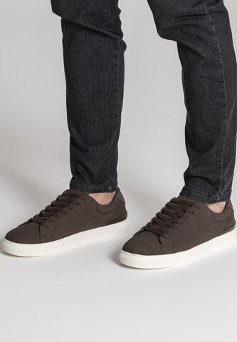 Gianni Kavanagh Sneaker in Braun: Vorderseite