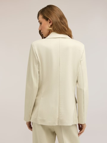 Blazer di MOTIVI in bianco