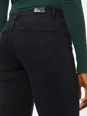 Coupe slim Jean ONLY en noir