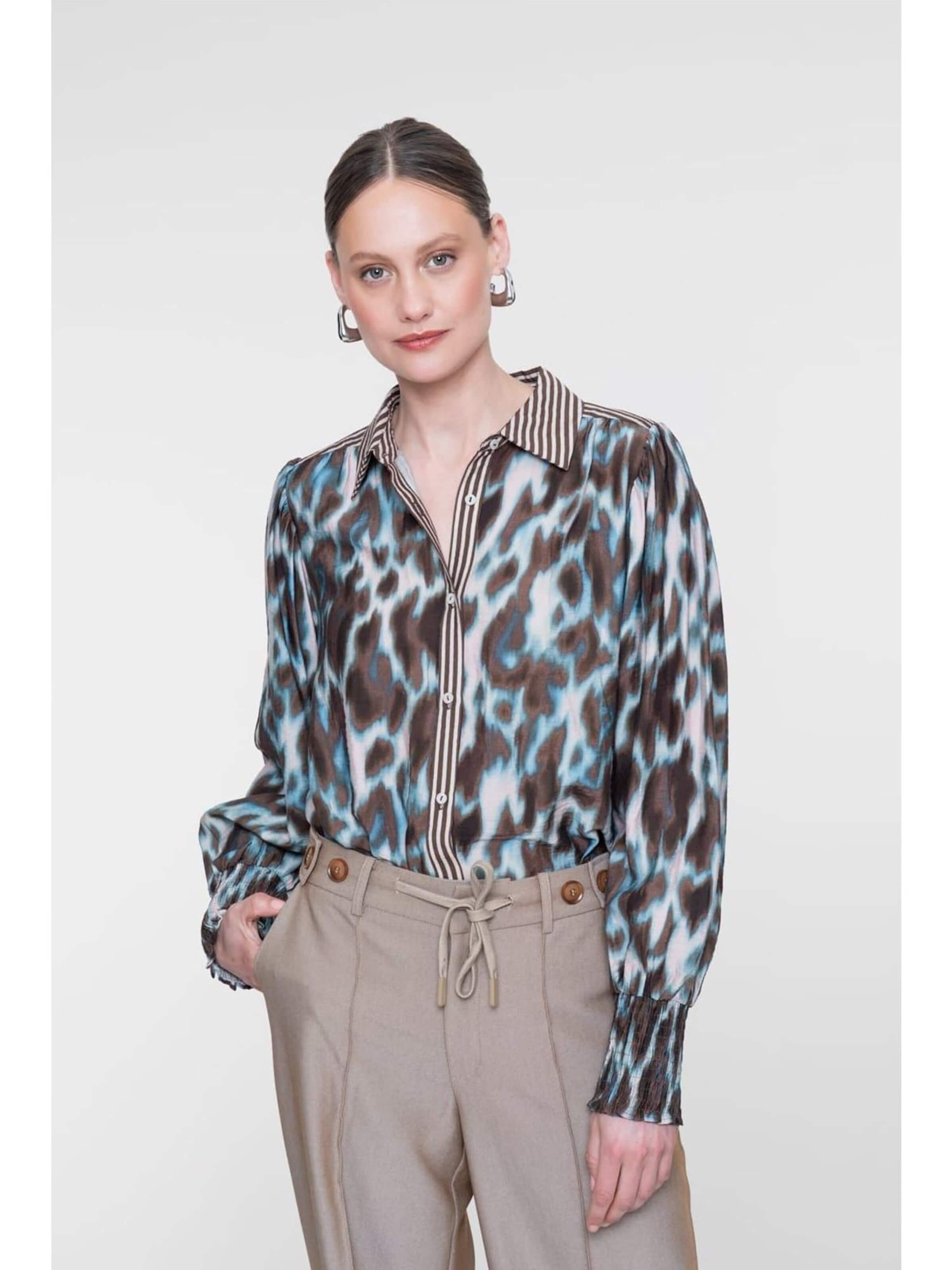 Geisha Blouse in Brown: front