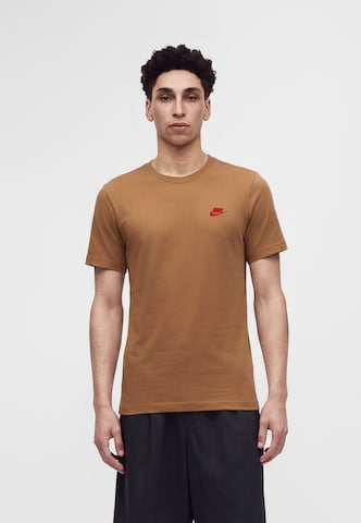 Nike Sportswear Tavaline suurus Särk 'CLUB', värv pruun: eest vaates