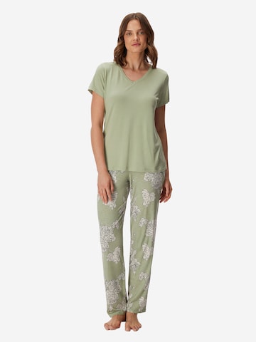 Goldenbay Pyjama ' Daylilli ' in Groen: voorkant