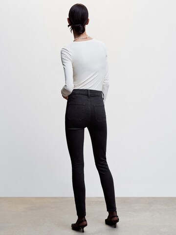 MANGO Skinny Farkkuleggingsit värissä musta