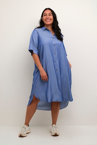 Robe-chemise 'Nora' KAFFE CURVE en bleu