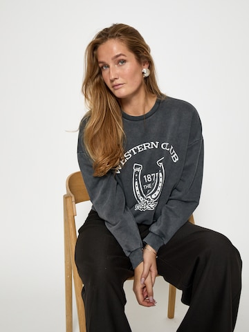 Felpa 'Liv' di Peppercorn in grigio