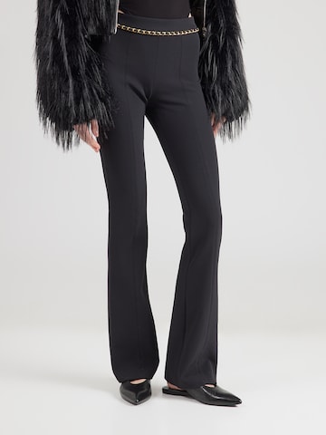 GUESS by Marciano Rozkloszowany krój Spodnie 'MAYE' w kolorze czarny: przód
