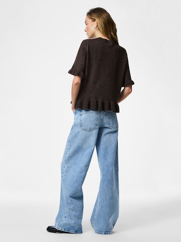 Pullover 'PCSally' di PIECES in marrone
