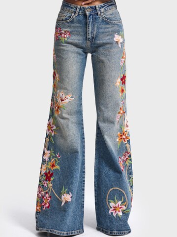 IT'S BASIC - Bootcut Vaquero 'EMBROIDERY FLARE MID RISE JEANS' en azul: frente