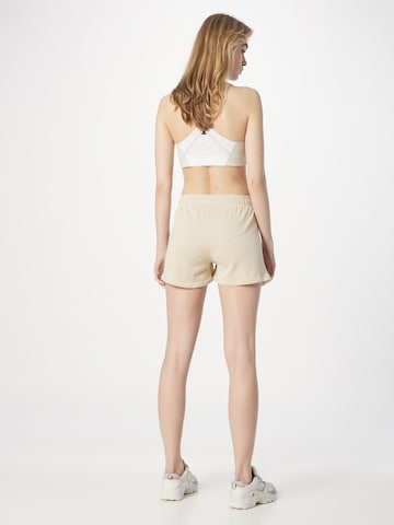 Hummel Regular Sportshorts in Beige