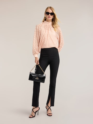 Coupe slim Pantalon MOTIVI en noir