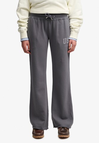 Regular Pantalon Superdry & Co en gris : devant