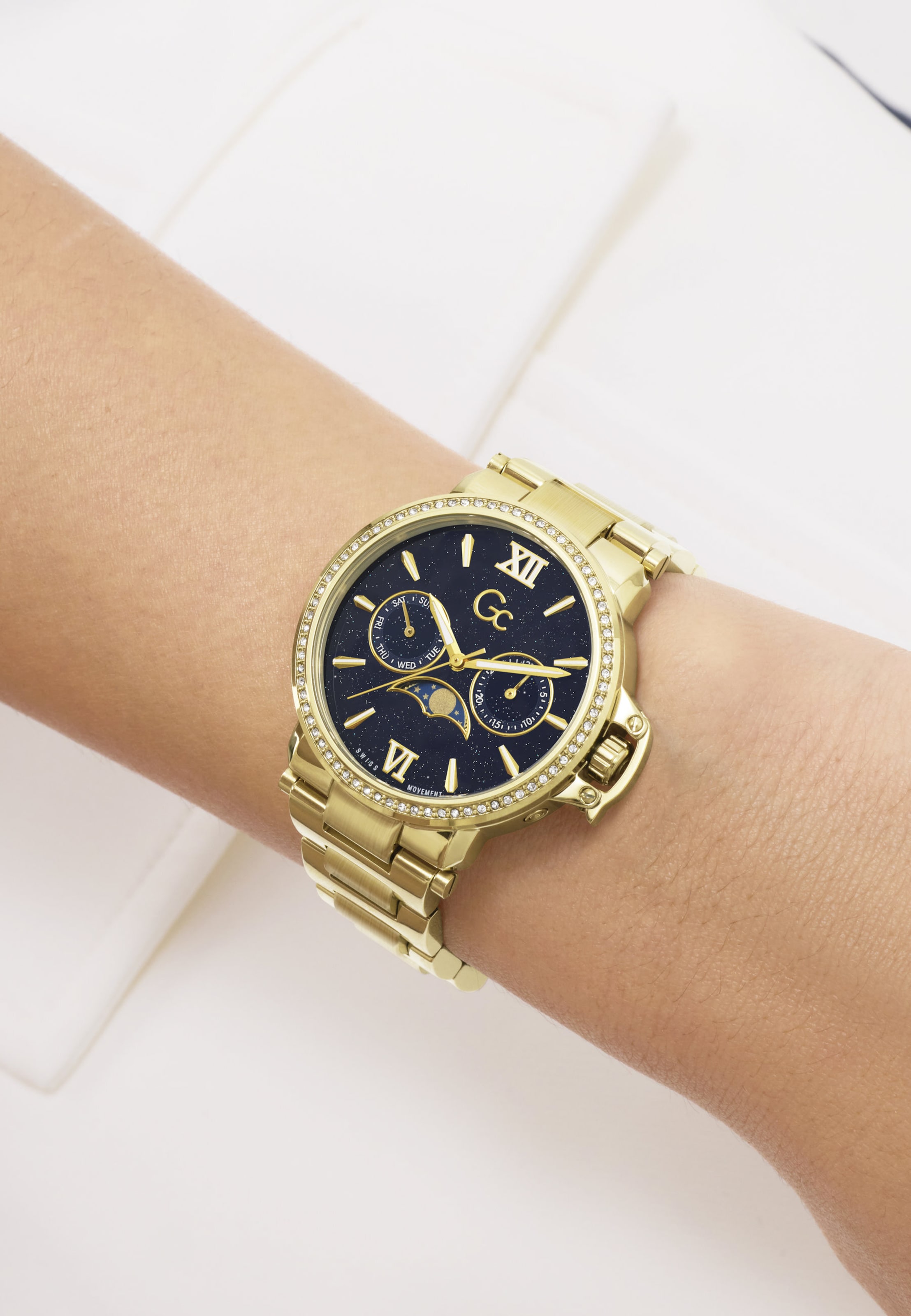 Gc Analog watch in Gold