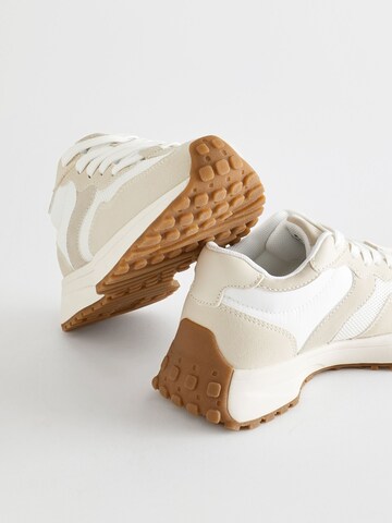 Baskets Next en blanc
