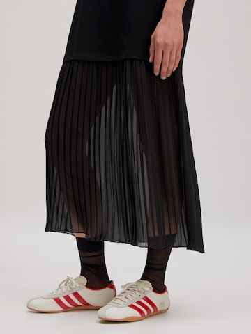 Rochie 'Anusha' de la EDITED pe negru