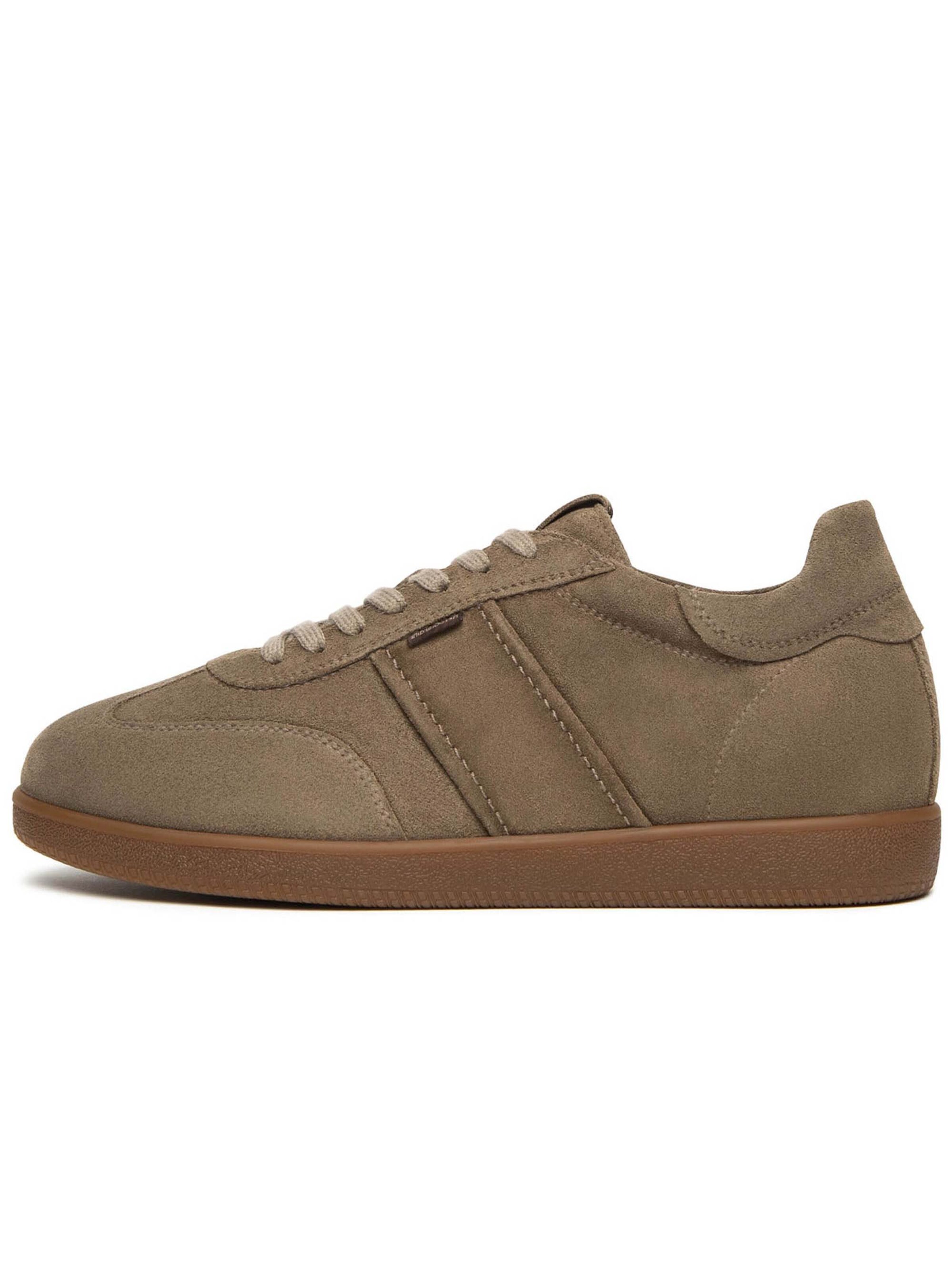 Baskets basses Nero Giardini en marron : devant