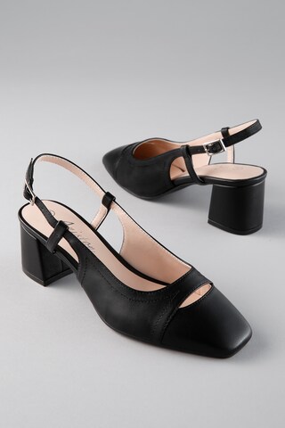 Aniston Pumps in Black