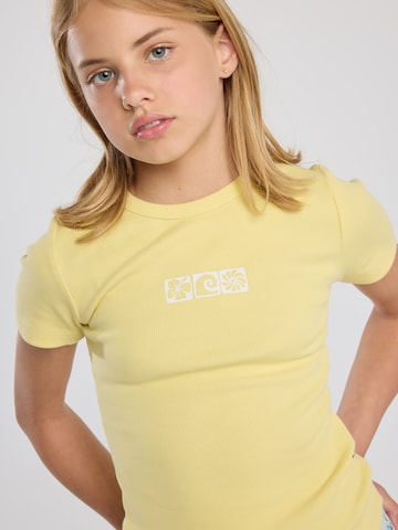 America Today Shirt in Yellow